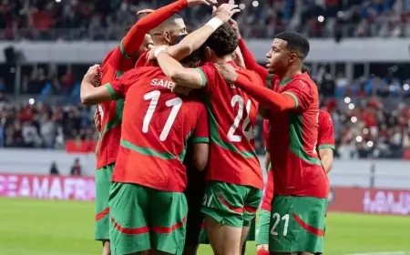 المنتخب الوطني المغربي يواجه نيجيريا بالقميص الأحمر في نصف نهائي الكان