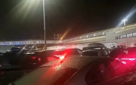السلطات الإسبانية تحتجز مئات المغاربة بميناء الجزيرة الخضراء