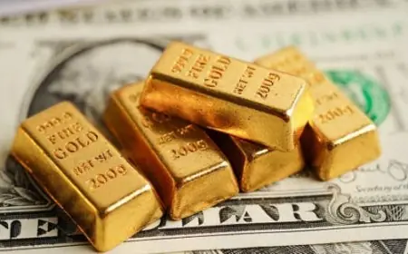 الذهب ينهار بـ 11% بأكبر خسارة يومية منذ عقود وسط صعود الدولار