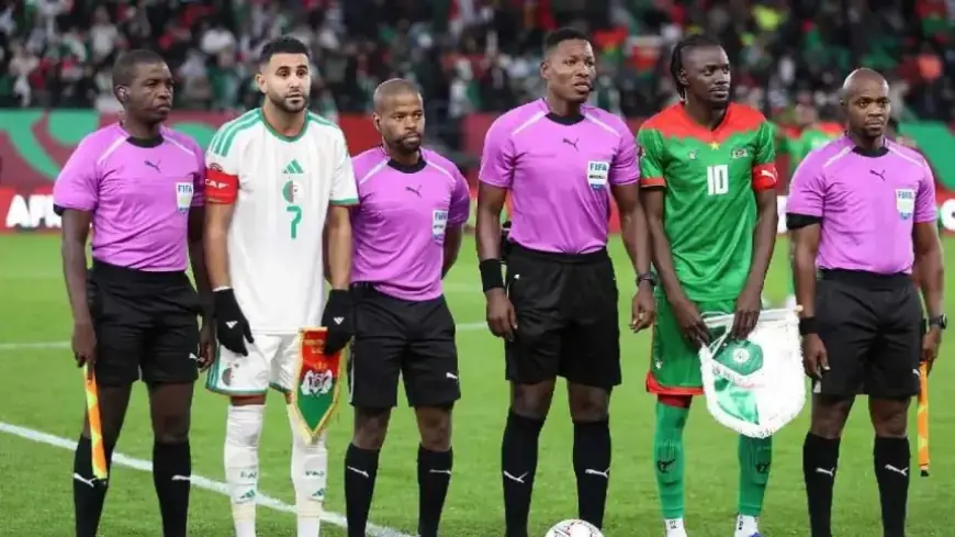 الكاف يفرض عقوبة على لاعب بوركينابي بسبب الإساءة لحكم مباراة الجزائر وبوركينا فاسو