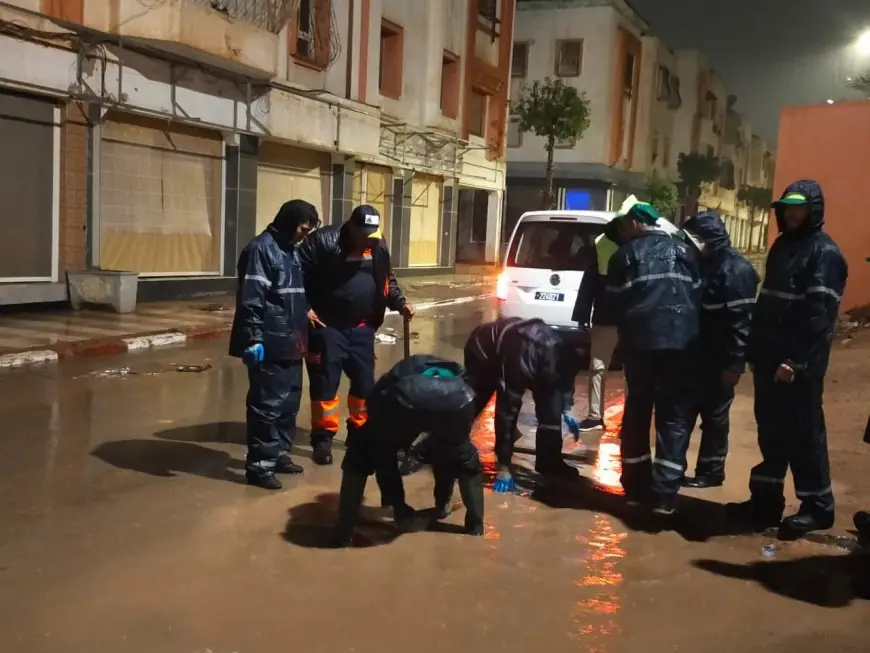 جماعة أكادير تعبئ موارد بشرية ولوجستية مهمة للحد من مخاطر السيول