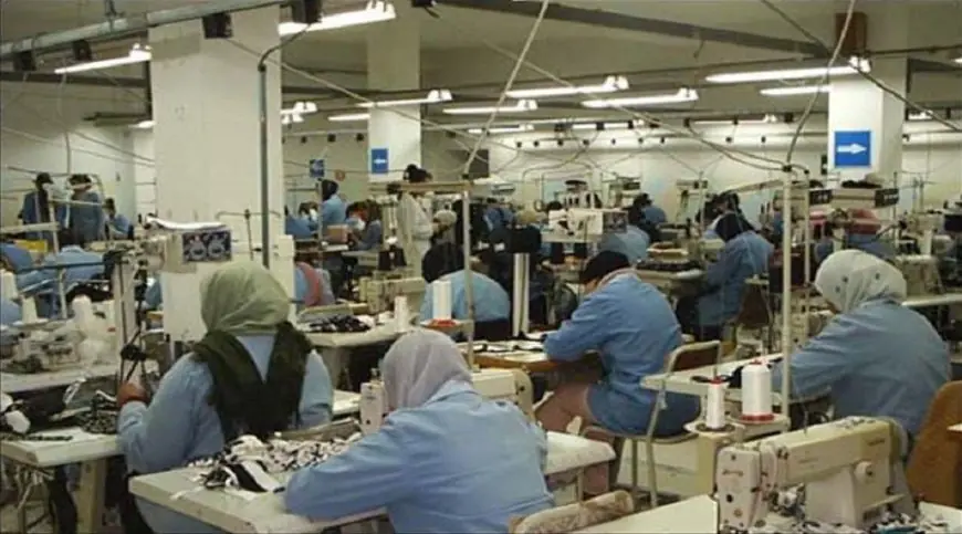 مداهمات جمركية تفضح معامل سرية للملابس المقلدة بسيدي بنور