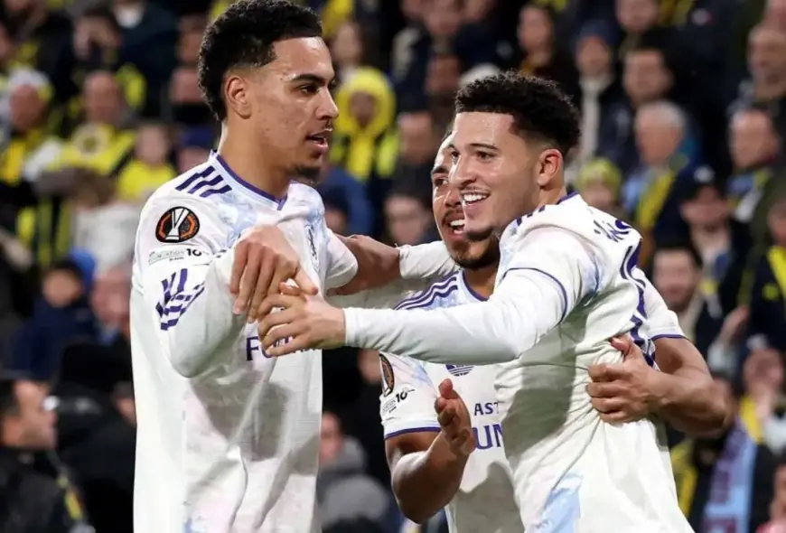 أولمبيك ليون وأستون فيلا يشعلان الصراع على صدارة الدوري الأوروبي قبل الجولة الأخيرة