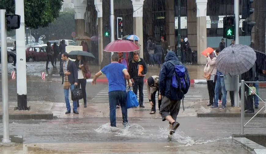 الأرصاد الجوية تدعو المواطنين إلى توخي الحذر بسبب الأمطار القوية والثلوج