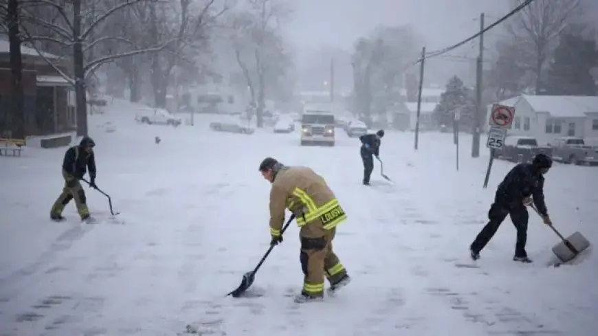 Tempêtes hivernales historiques aux États Unis des milliers de vols annulés et des centaines de milliers de foyers privés d'électricité