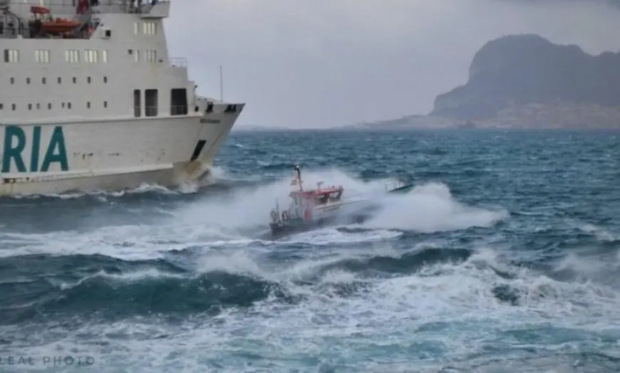 العاصفة "إنغريد" تعطل الرحلات البحرية بين طريفة وطنجة لليوم الثالث على التوالي