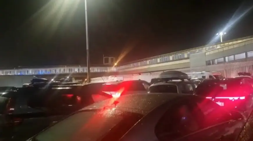 السلطات الإسبانية تحتجز مئات المغاربة بميناء الجزيرة الخضراء