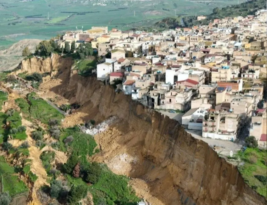 Glissement de terrain en Sicile : le village de Niscemi évacué après de fortes pluies