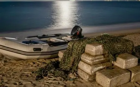 أمن طنجة يحبط محاولة تهريب كميات مهمة من الحشيش عبر قارب مطاطي
