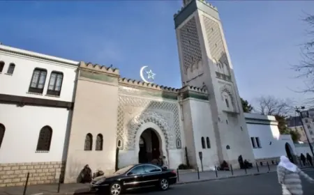 التوتر بين المغرب والجزائر يثير انقساما في الإعلان عن أول أيام رمضان في فرنسا