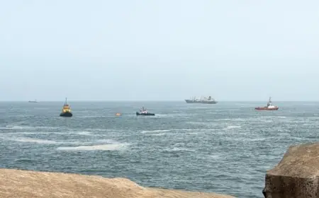 حادث بحري يعلق الملاحة بميناء الدار البيضاء بعد سقوط 85 حاوية من سفينة ليبيرية