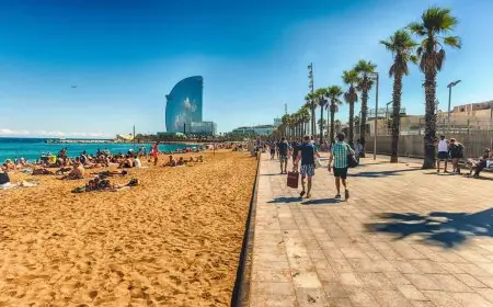برشلونة ترفع الضريبة السياحية إلى 15 يورو لليلة ابتداء من أبريل المقبل لمواجهة الاكتظاظ وأزمة السكن