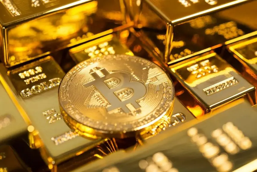 الذهب يستعيد بريقه كـ "ملك الأصول" متفوقًا على "البيتكوين" لأول مرة منذ سنة 2008