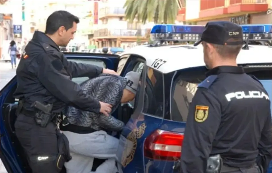 توقيف شاب مغربي بإسبانيا لتورطه في سرقة سيارة نظافة