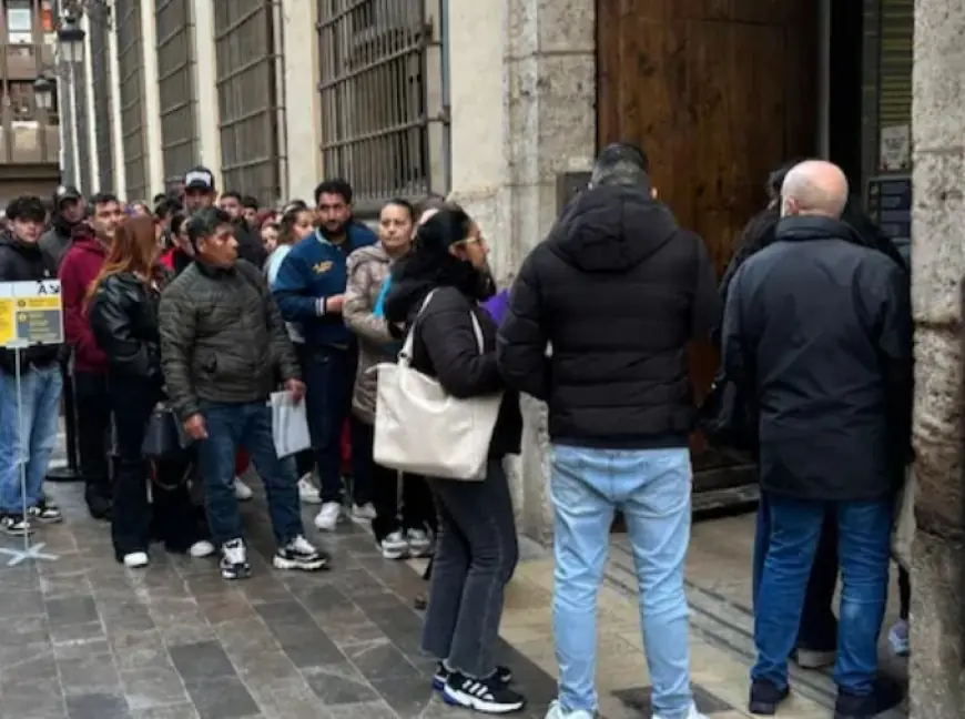 خطة استباقية لقنصليات المغرب بإسبانيا لتسهيل حصول المهاجرين على وثائق "الإقامة القانونية"