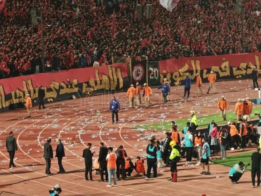 الكاف يفتح تحقيقا في أحداث مباراة الأهلي المصري والجيش الملكي