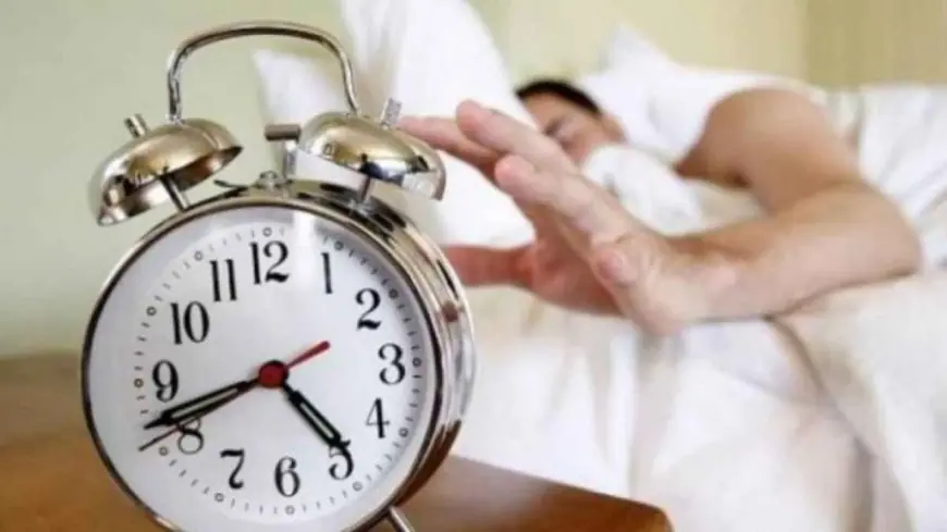 طبيب أخصائي يكشف طريقة الاستيقاظ دون منبه