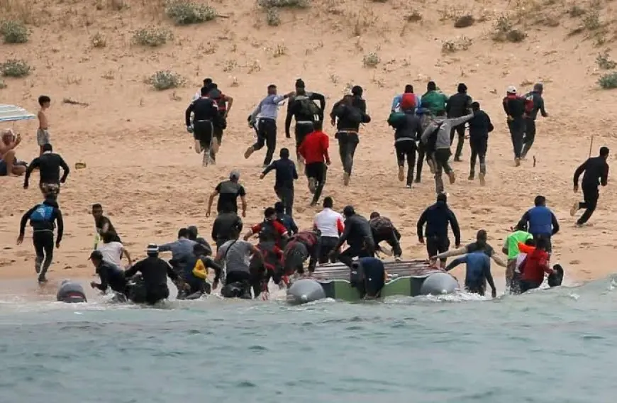 إحباط محاولتين للهجرة غير النظامية قبالة سواحل طرفاية يُسفر عن توقيف 100 شخص