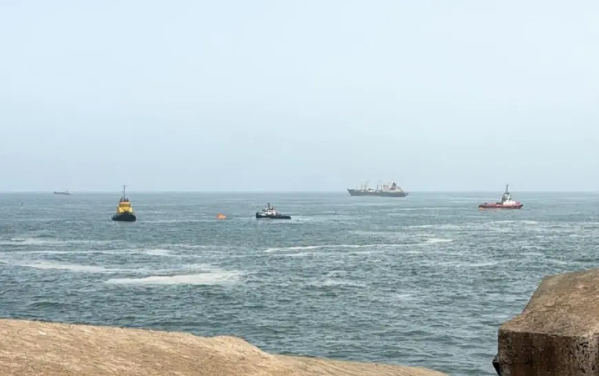 حادث بحري يعلق الملاحة بميناء الدار البيضاء بعد سقوط 85 حاوية من سفينة ليبيرية