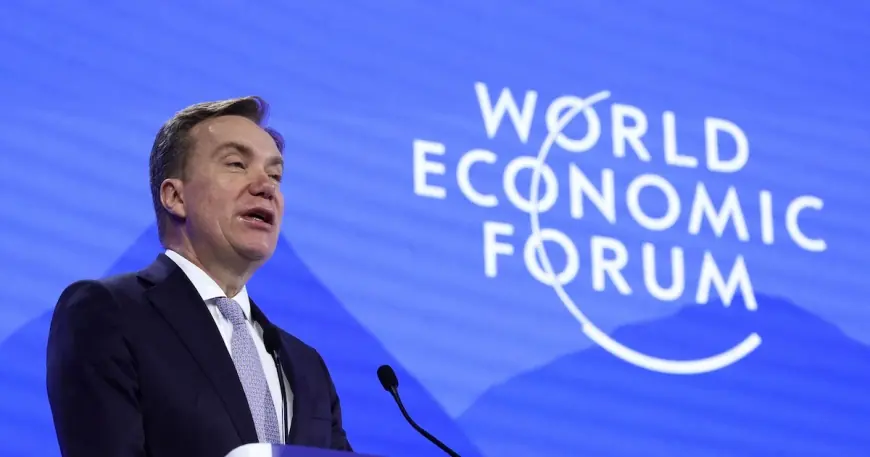 Démission du président du Forum économique mondial après une enquête interne liée à Jeffrey Epstein
