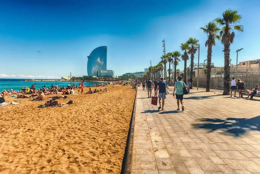 Barcelone va augmenter la taxe touristique à 15 euros par nuitée