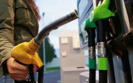 أسعار النفط العالمية تقفز إلى 85 دولاراً للبرميل وتضع أثمان المحروقات بالمغرب تحت الضغط