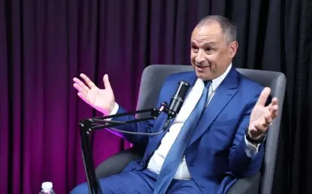"بزعط بلادك هادي".. تصريحات وزير الصناعة رياض مزور تثير غضب الجالية