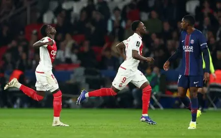 موناكو يسقط باريس سان جيرمان بثلاثية في الدوري الفرنسي