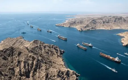 تقارير.. إيران بدأت زرع ألغام في مضيق هرمز