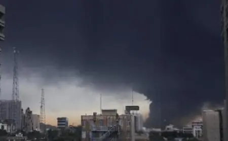 منظمة الصحة العالمية تحذر من مخاطر "الأمطار السوداء" في إيران عقب استهداف المنشآت النفطية