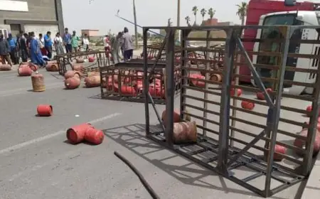 حادثة سير خطيرة بالرحمة في الدار البيضاء إثر اصطدام شاحنة غاز بسيارة