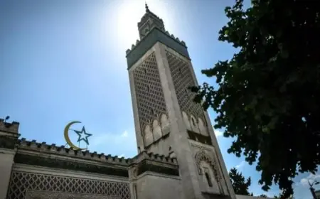 مسجد باريس الكبير يحدد زكاة الفطر في 7 أورو ويثير انقساماً بين مسلمي فرنسا