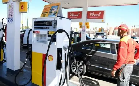 إقبال كثيف على محطات الوقود بالمغرب قبل تطبيق الزيادة المرتقبة ابتداء من الإثنين