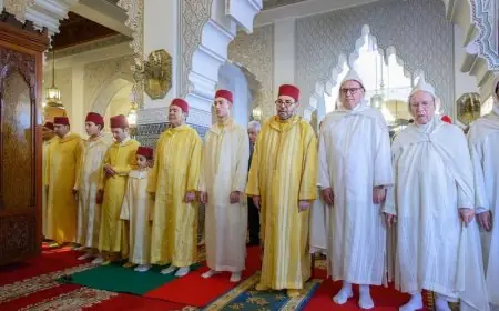 أمير المؤمنين يؤدي صلاة عيد الفطر بمسجد أهل فاس بالرباط