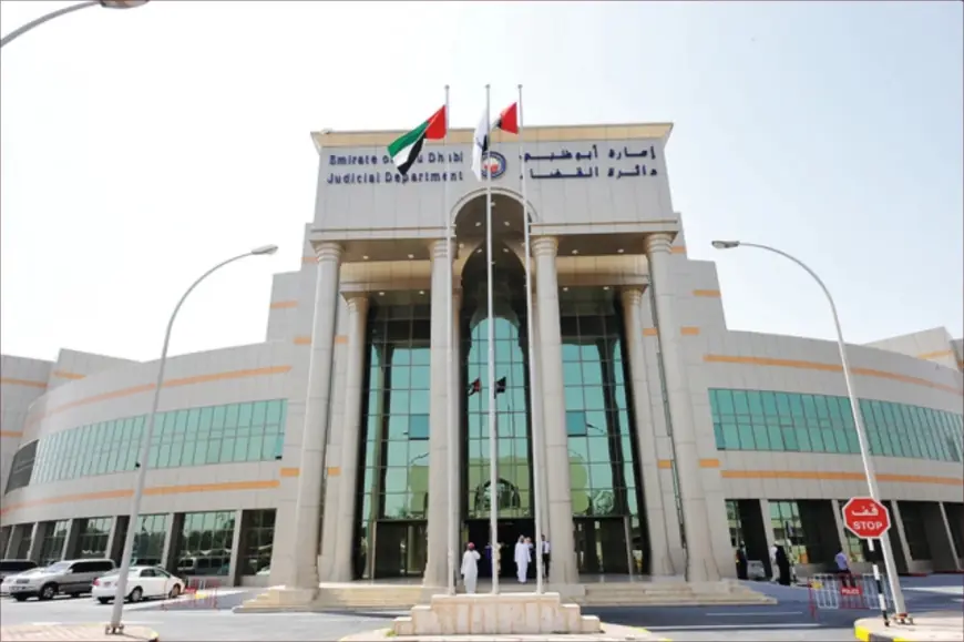 محكمة أبوظبي تصدر حكما بالسجن المؤبد على فتاة مغربية وشقيقيها لتورطهم بتهريب الكوكايين