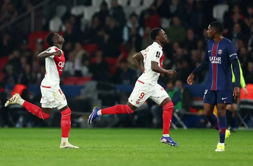 موناكو يسقط باريس سان جيرمان بثلاثية في الدوري الفرنسي