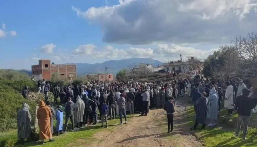 شفشاون تشيع جثمان الطفلة سندس في جنازة مهيبة