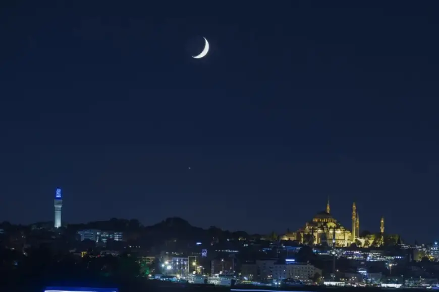 تركيا تعلن الجمعة أول أيام عيد الفطر وسنغافورة يوم السبت