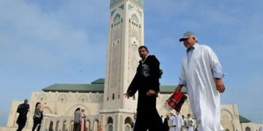 أجواء ماطرة تميز صلاة عيد الفطر بمصليات ومساجد المغرب