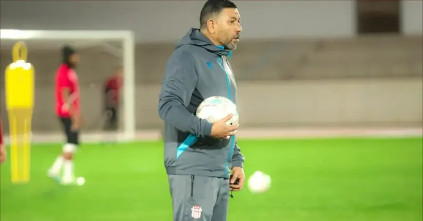 حسنية أكادير يعين عبد الإله فهمي مساعداً للمدرب هلال الطاير وينهي مهام بوزيان ورودون
