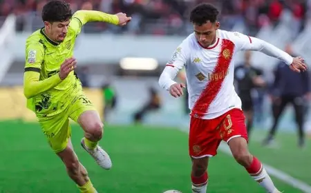 Le Maghreb de Fès s’impose face au Wydad et prend la tête de la Botola