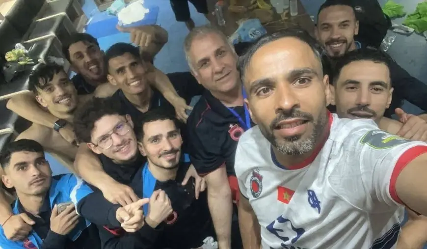 اللاعب الجزائري هواري فرحاني يعتذر للمغاربة بعد أزمة إزالة علم المغرب من قميصه
