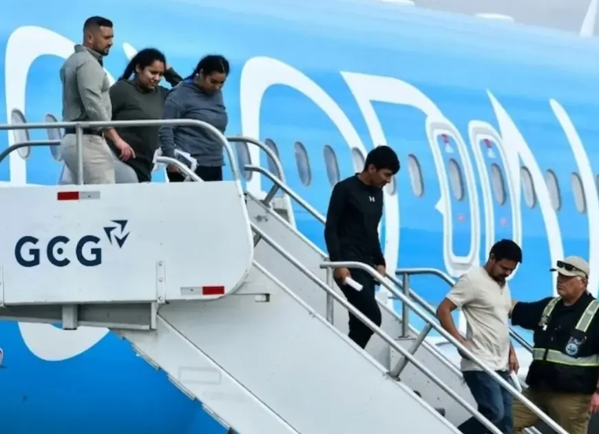 بينهم مغاربة.. كوستاريكا تستقبل أول فوج من المهاجرين المرحلين من أمريكا