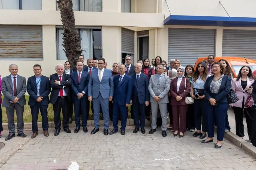 وزارة النقل وبريد المغرب يطلقان عملية عصرنة توزيع رخص السياقة وشهادات تسجيل المركبات