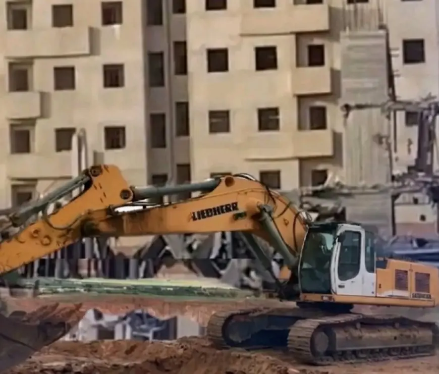 السلطات ببرشيد تشرع في هدم مجمع سكني مخالف للقوانين