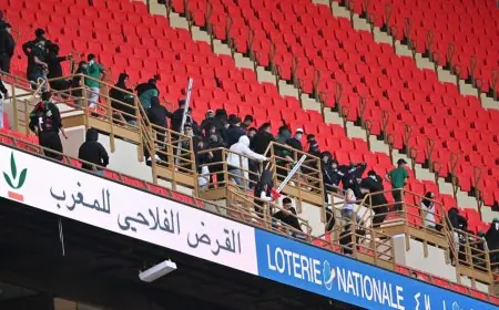 مطالب بمنع تنقل الجماهير بعد أحداث شغب مباراة الجيش و الرجاء