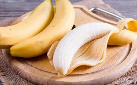 خبراء: تناول الموز يومياً يعزز صحة الأمعاء ويحسن الهضم