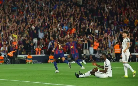 برشلونة يهزم ريال مدريد ويتوج بطلا للدوري الإسباني