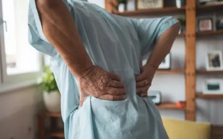 أطباء يحذرون: سرطان البنكرياس وأمراض القلب من أسباب آلام الظهر