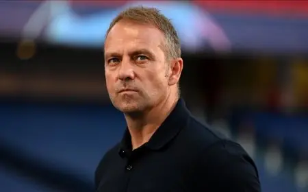 هانزي فليك يجدد عقده مع برشلونة حتى 2028 مع خيار التمديد